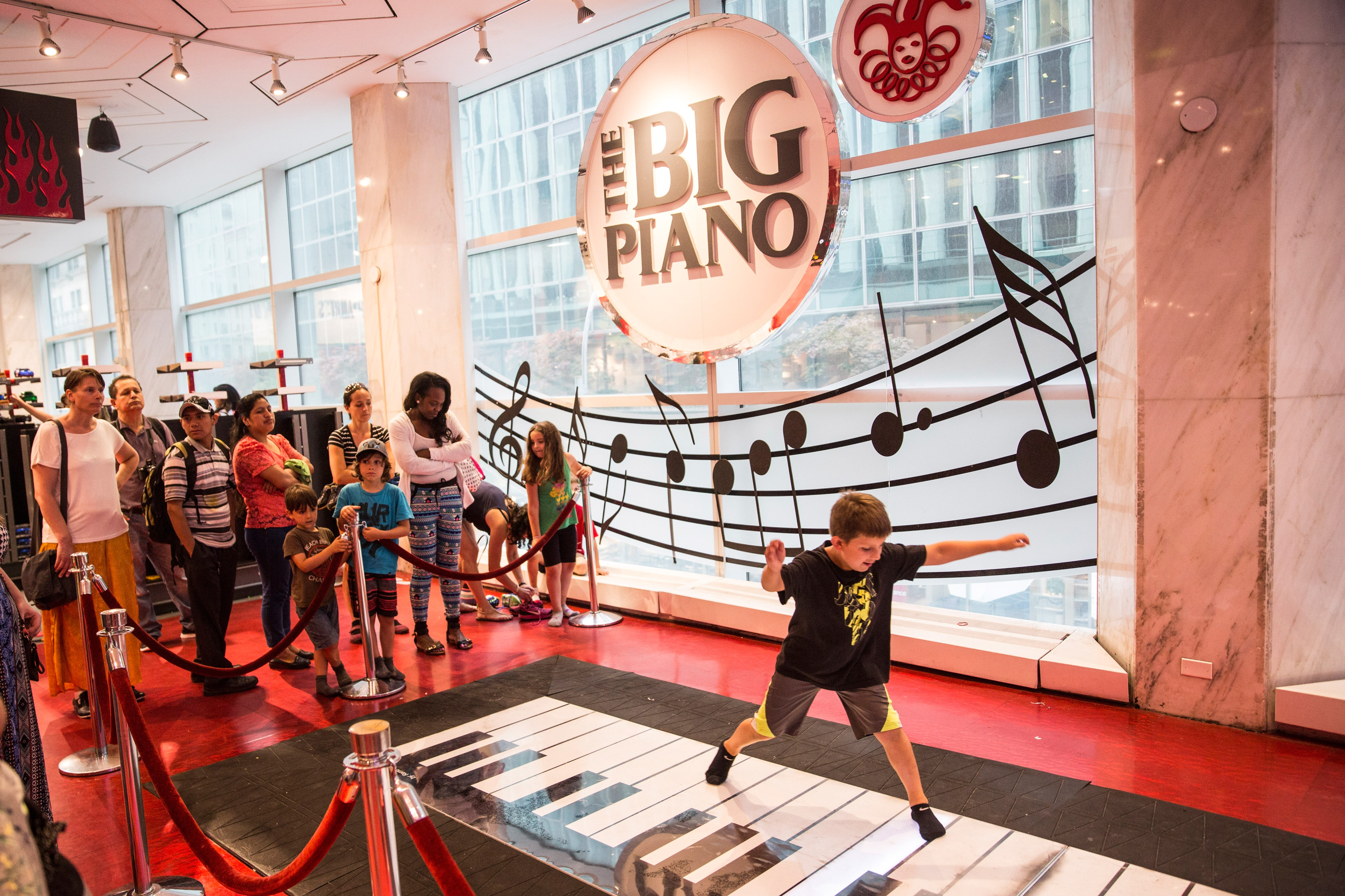 Fao schwarz 2024 big piano